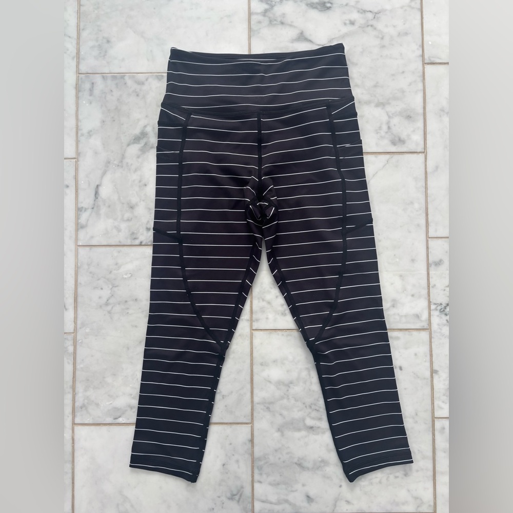 Zyia Active Black and White Striped Light N Tight Leggings | Size 4
